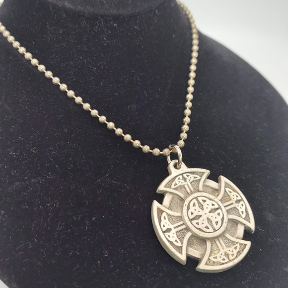 Vintage Fine Pewter Celtic Pendant on Necklace. - Picture 2 of 10